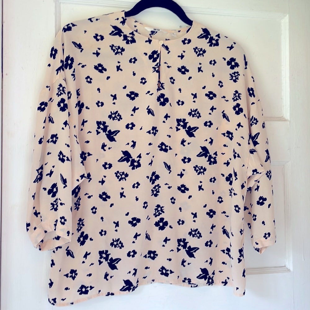 Uniqlo Black Beige Flower Top Button Front Women’s XS